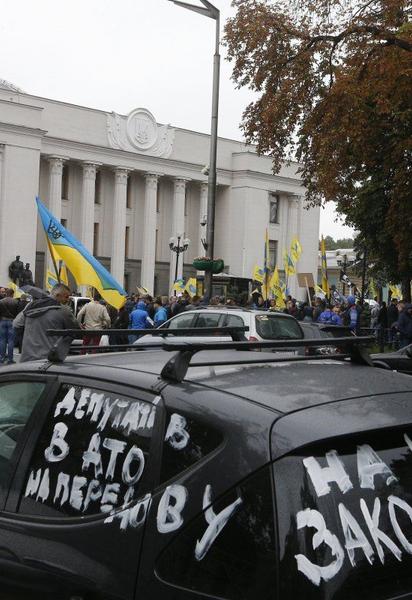 Под Радой митингуют около 850 владельцев авто на еврономерах