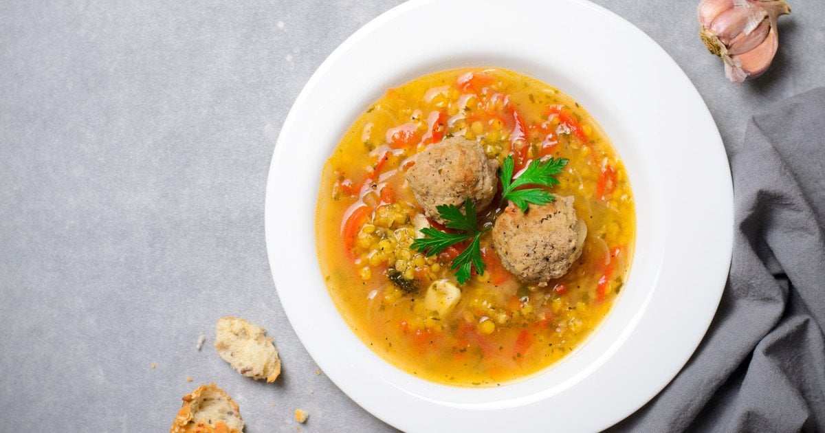 Суп із сочевицею фрикадельками та овочами