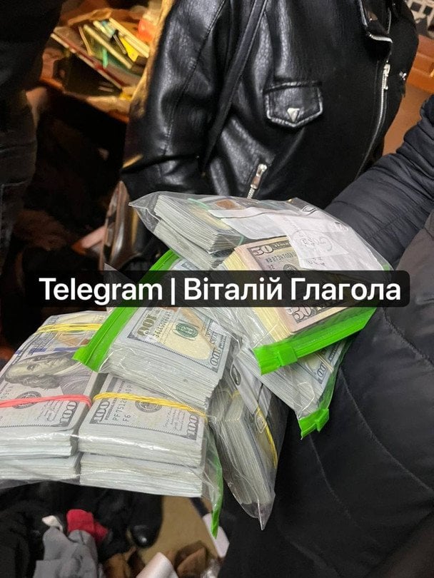 Готівка, яку правоохоронці знайшли начебто у Володимира Паука / © Віталій Глагола