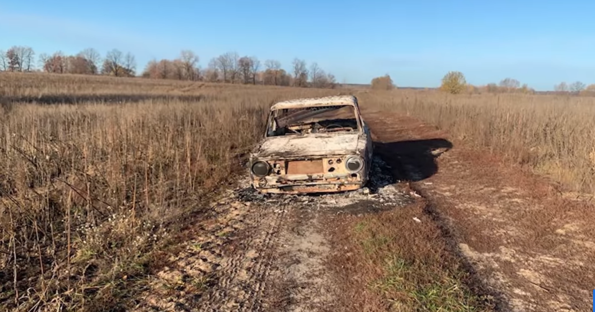 Під Києвом водій збив велосипедиста та спалив автівку, щоб приховати сліди злочину: відео
