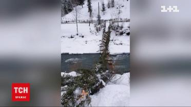 В Закарпатье обрушился подвесной пешеходный мост с детьми | Новости Украины