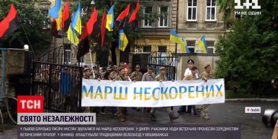 "Марш Непокоренных" во Львове и велозаезд в Виннице - как в городах празднуют День Независимости