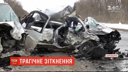 Четверо людей загинули внаслідок зіткнення мікроавтобуса і легковика на Харківщині