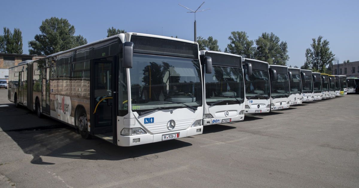 Київ отримав нові автобуси та сміттєвози від Німеччини: де будуть курсувати (фото)