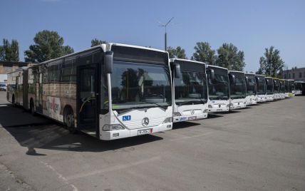 Київ отримав нові автобуси та сміттєвози від Німеччини: де будуть курсувати (фото)