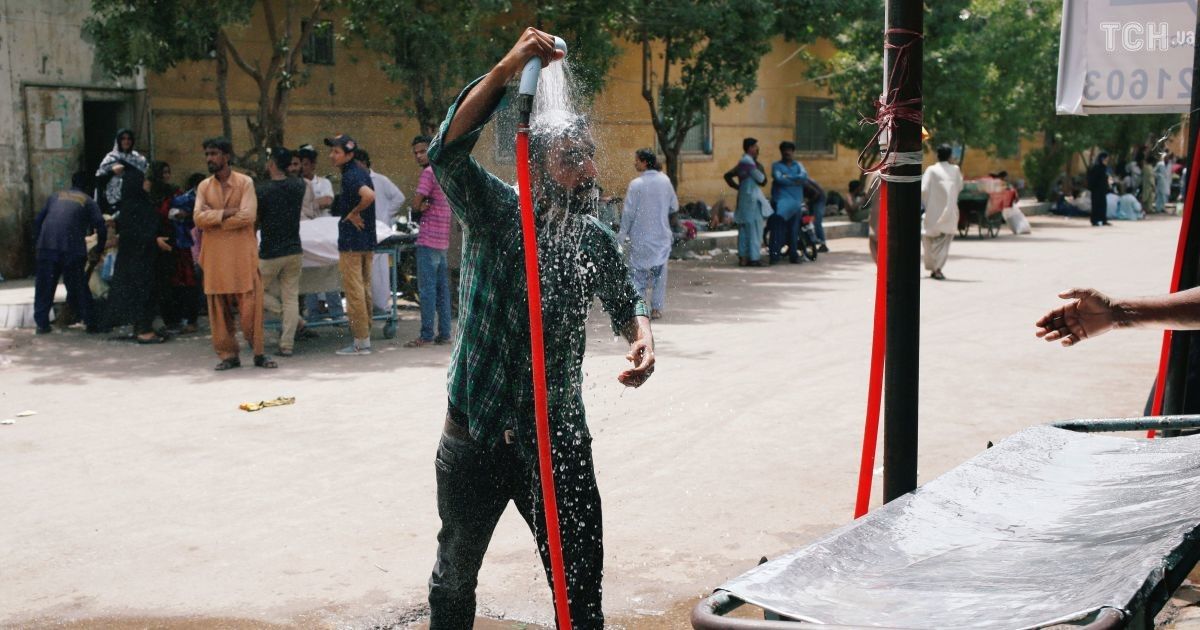 От аномальной жары в Пакистане погибли уже 65 человек