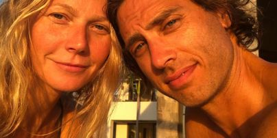 Без макияжа и с мужем: Гвинет Пэлтроу поделилась пляжным снимком