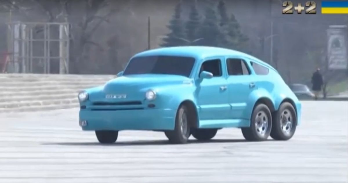 По Днепропетровску ездит старое авто с шестью колесами