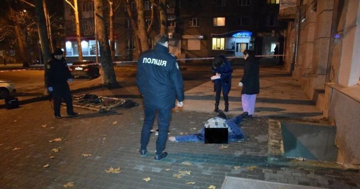 У Миколаєві посеред міста загинув військовослужбовець 