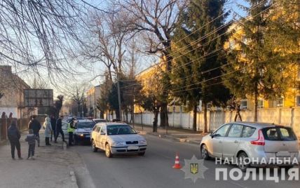Внезапно выбежал на дорогу: во Львовской области автомобиль сбил 8-летнего мальчика (фото)