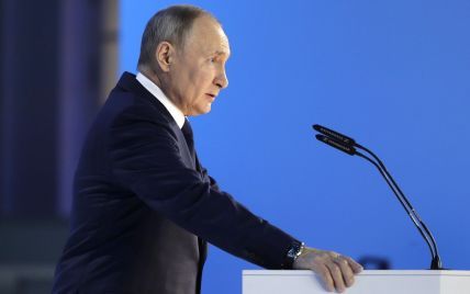 Сплутав порошок зі спреєм: Пєсков пояснив "експеримент" Путіна із ревакцинацією