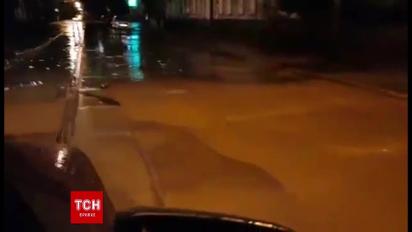 Сверхмощный ливень прокатился ночью столицей