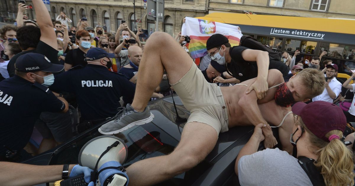 Поліція Варшави затримала пів сотні людей під час ЛГБТ-акції