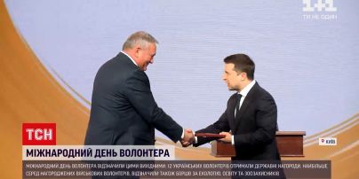 12 волонтеров получили государственные награды из рук президента | Новости Украины