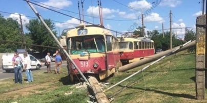 В Харькове трамвай вылетел с рельсов