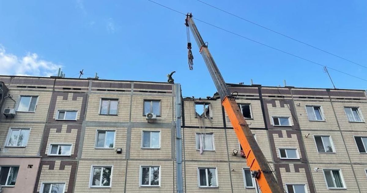 Окупанти обстріляли Нікополь: поранена одна людина, зруйновані будинки