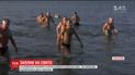 На Запоріжжі на свою честь чоловіки пірнали в Азовське море