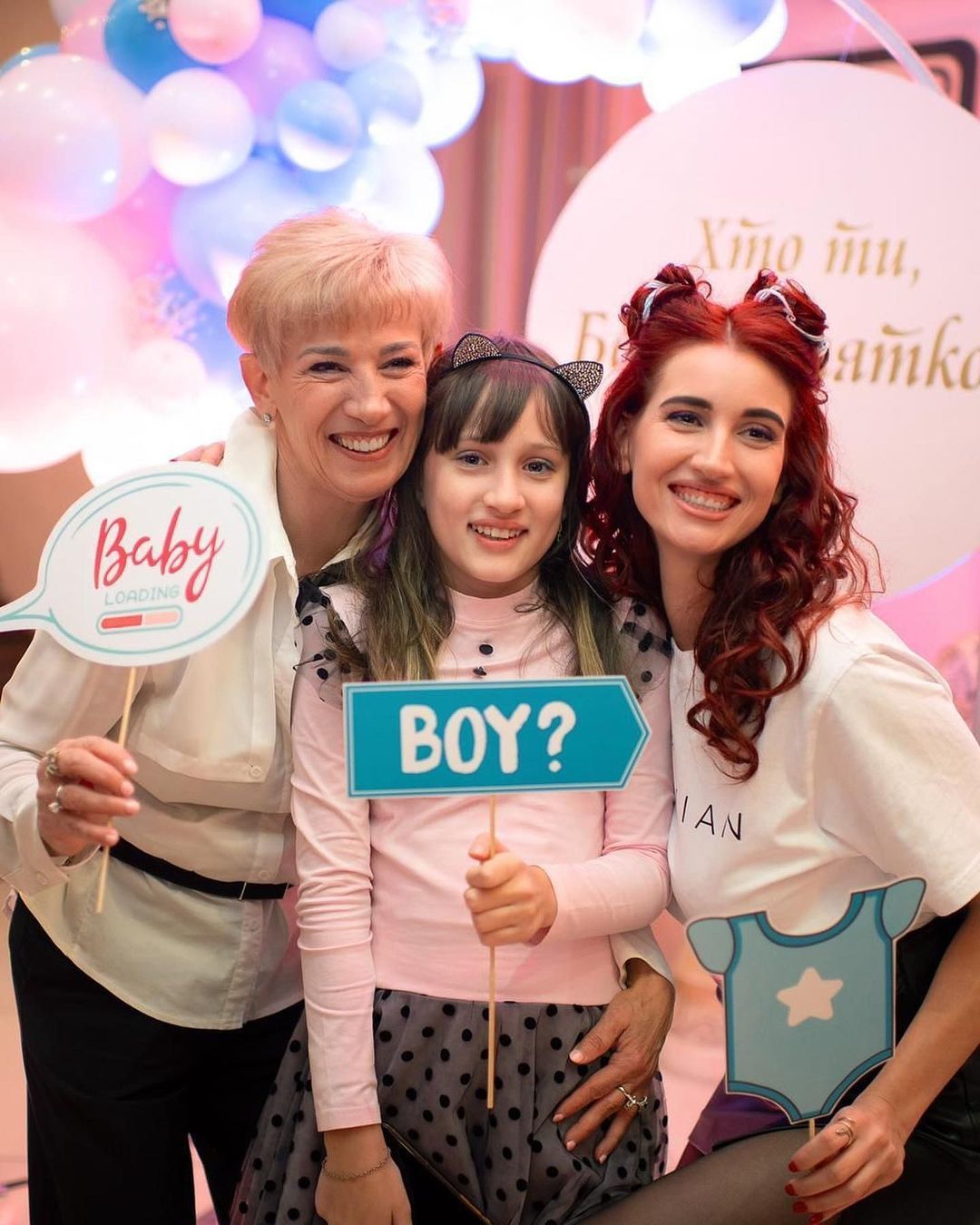 Евгения Эмеральд с мамой и дочерью / © instagram.com/emerald.evgeniya