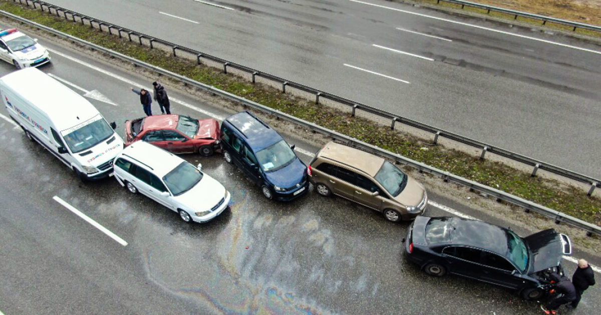 Масова ДТП під Києвом: на Бориспільській трасі не розминулись дев’ять автомобілів