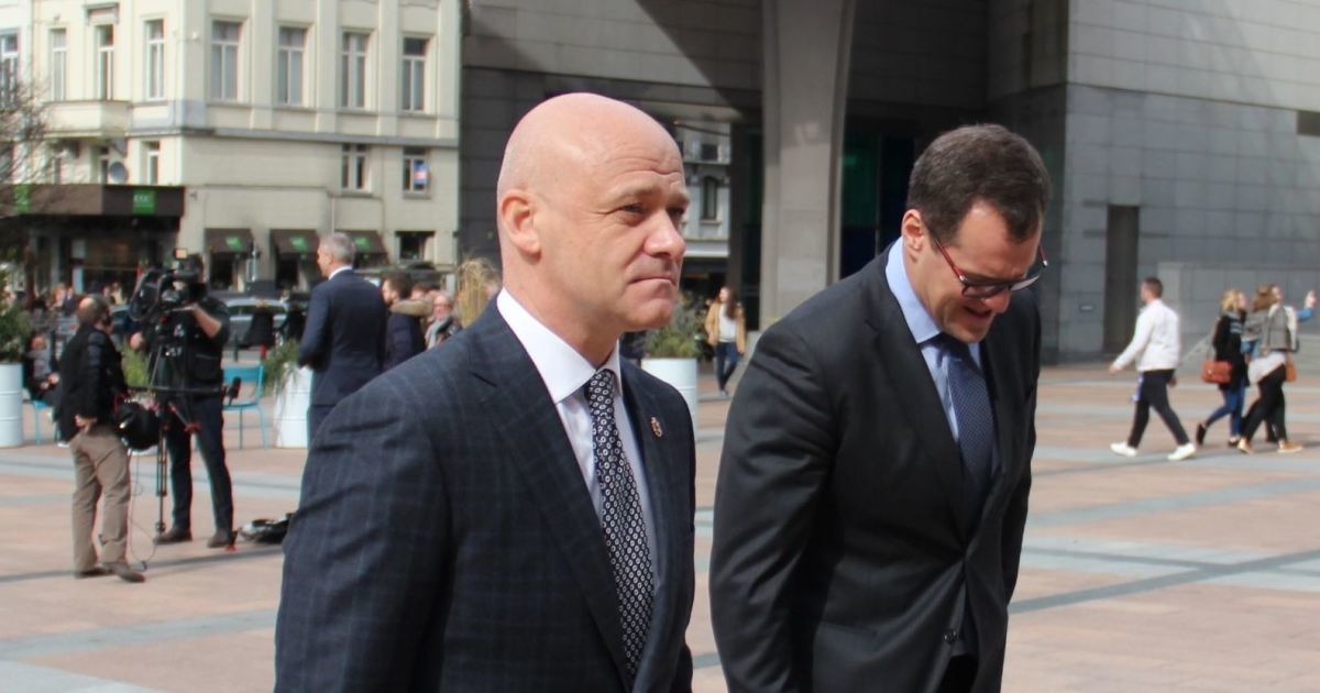 Труханов оптимистично настроен относительно обысков в его кабинете и квартире