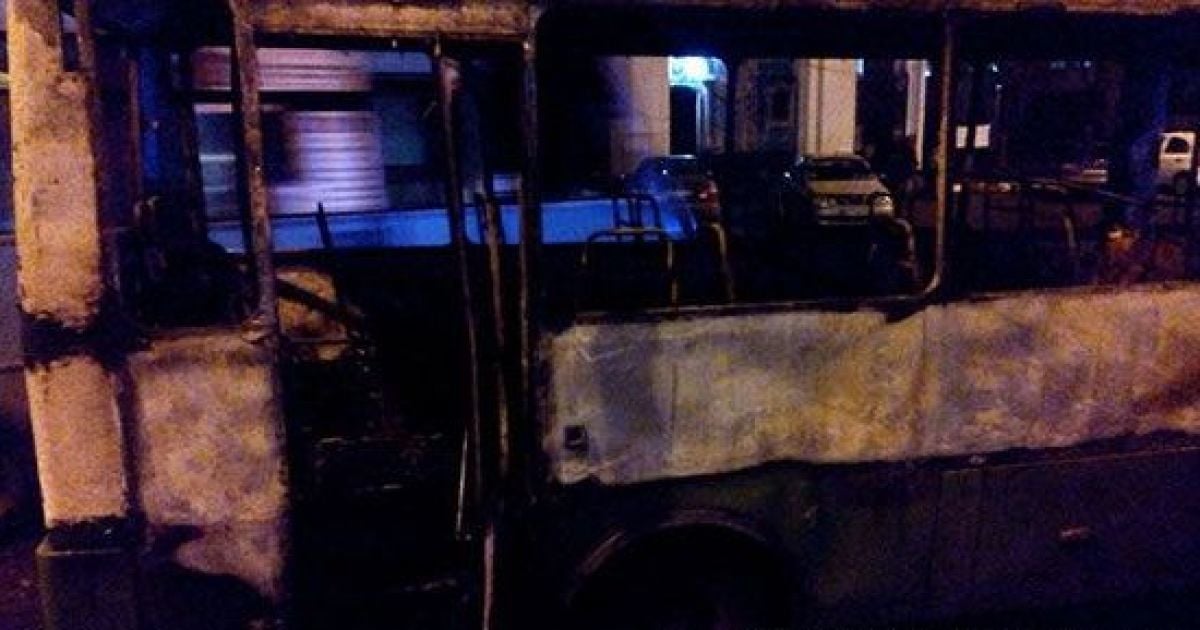 В Харькове маршрутка с пассажирами загорелась во время движения