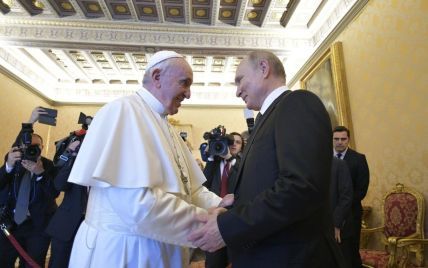 В Ватикане сообщили, что Папа Франциск и Путин говорили об Украине