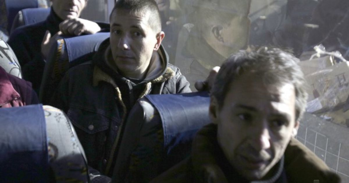 Бойовики звільнили дев'ять українців в обмін на 11 своїх поплічників. / © УНІАН