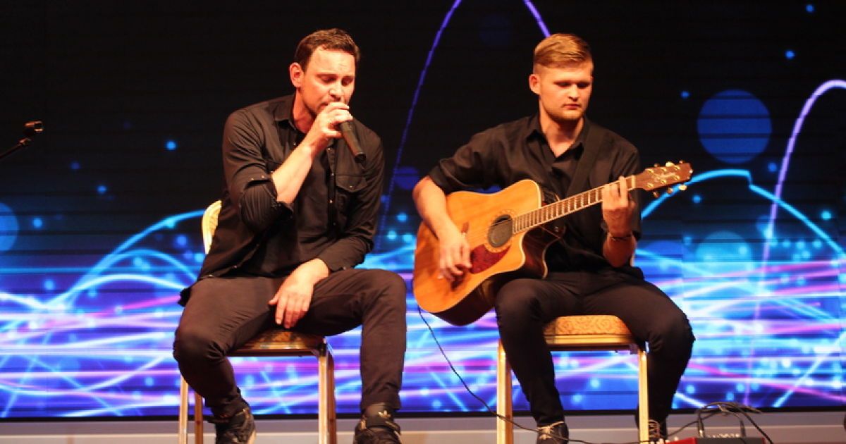 Валерий Харчишин сыграл на сцене вместе со своим фаном