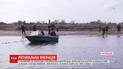 В Херсонской области спасатели пытаются забрать с мели в море уже 4 дельфинов