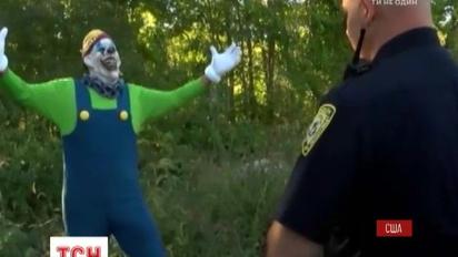 Кримінальні жарти: страшні клоуни лякають перехожих по всьому світу