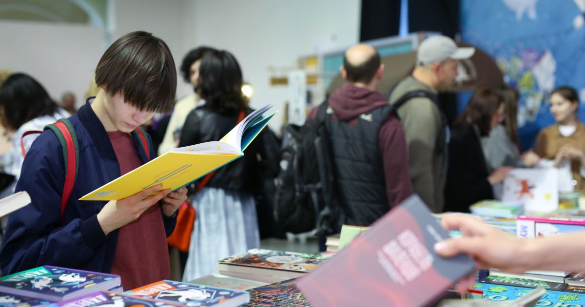 На "Книжковому арсеналі" депутати зізналися, якими віршами спокушають жінок у романтичних стосунках