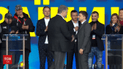 Зеленский и Порошенко пожали руки перед дебатами