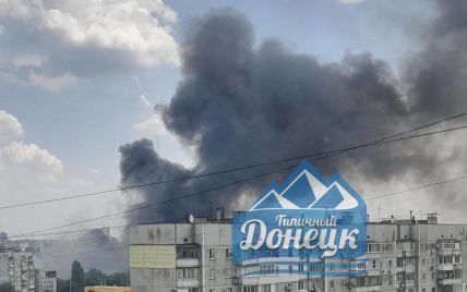 В оккупированном Донецке разгорелся пожар: местные говорят, что детонируют российские склады оружия