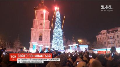 У столиці на Софійській площі засяяла головна ялинка країни