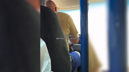 «Воюють, бо дурні»: у Чернівцях водій маршрутки зневажив українських військових