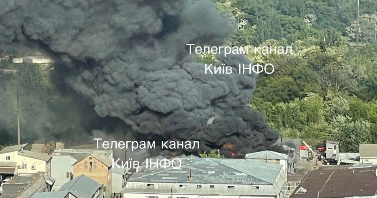 В Киеве горит СТО
