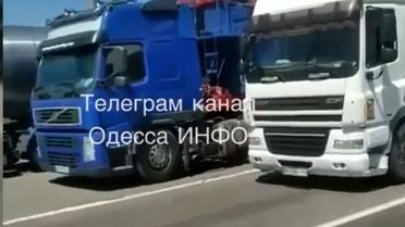 Дальнобойщики перекрыли трассу "Киев-Одесса"