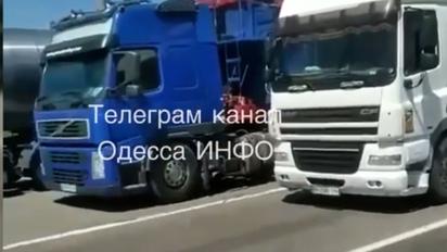 Дальнобойщики перекрыли трассу "Киев-Одесса"