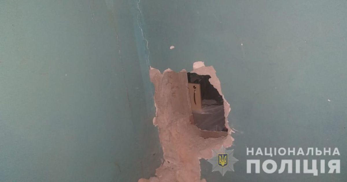 Выбили стену и пытались украсть товар: в Днепропетровской области на "горячем" поймали двух воров