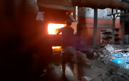 У Києві митники спалили в печі 2,5 тис. контрафактних товарів Apple: у Мережі обурилися (фото)