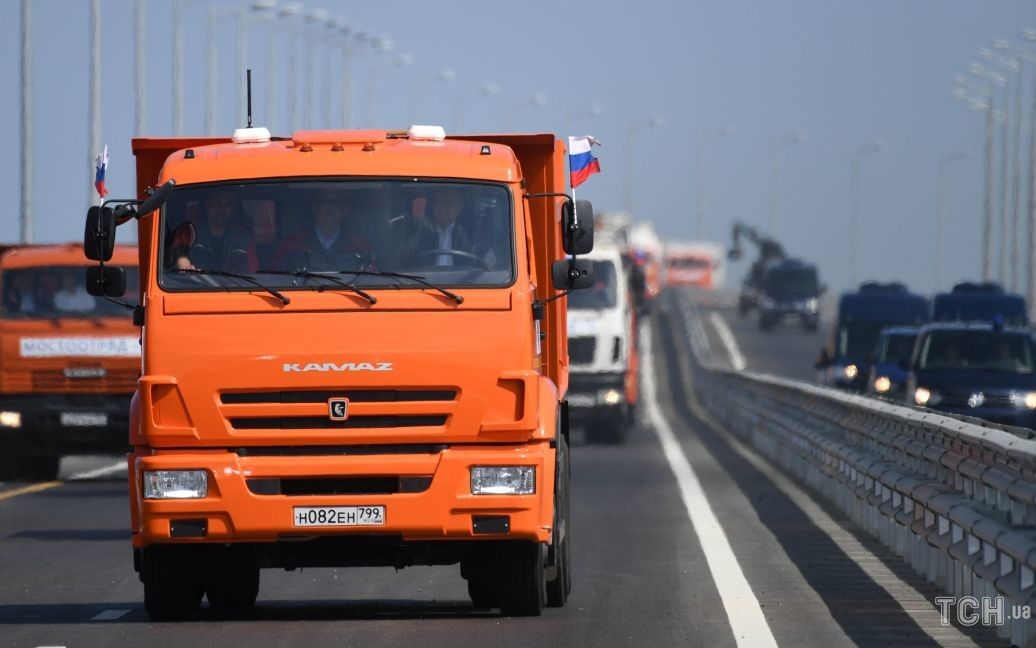 Путін їхав за кермом вантажівки / © Reuters