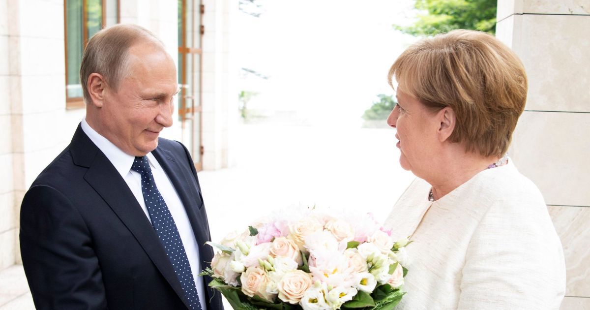 Меркель приехала в Сочи на встречу с Путиным