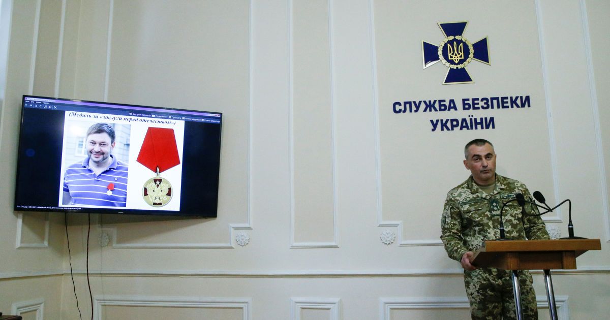 СБУ оголосила керівникові РИА Новости про підозру у держзраді і показала результати обшуків