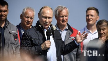 Путин ехал за рулем грузовика / © Reuters