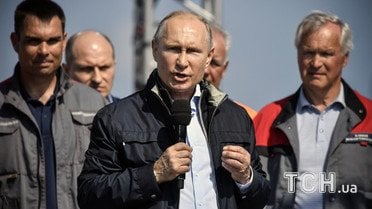 Путин ехал за рулем грузовика / © Reuters