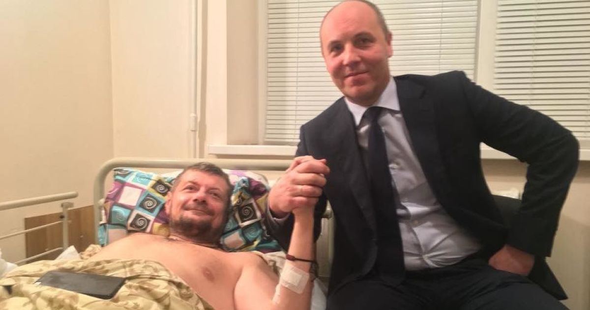 Мосійчук похвалився покращенням стану та фото з Парубієм у лікарні