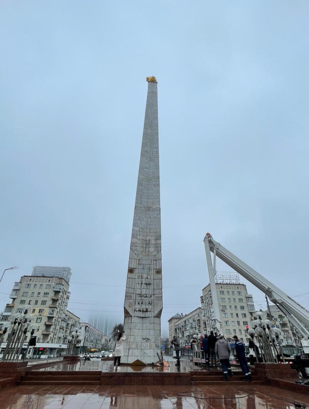 Демонтаж советской звезды на Галицкой площади в Киеве 4 ноября