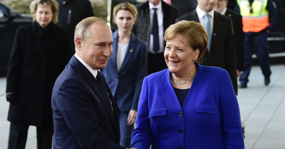 Меркель заявила: "Не могла представить, что Путин аннексирует Крым"