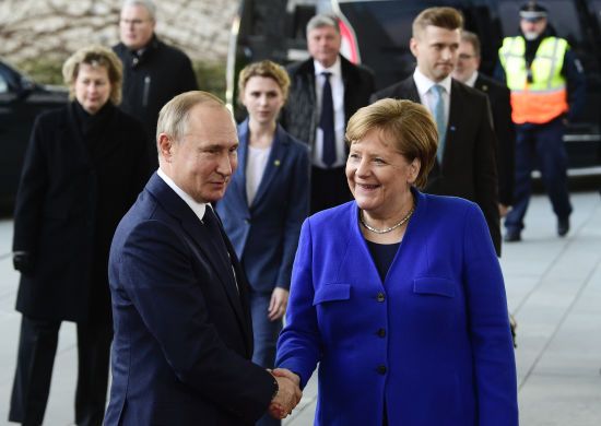 Меркель заявила: "Не могла уявити, що Путін анексує Крим"