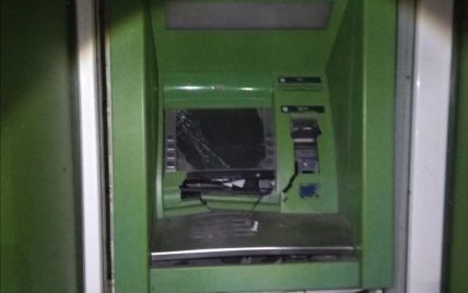 Ограбление века: в Харьковской области преступники взорвали банкомат, но деньги не украли